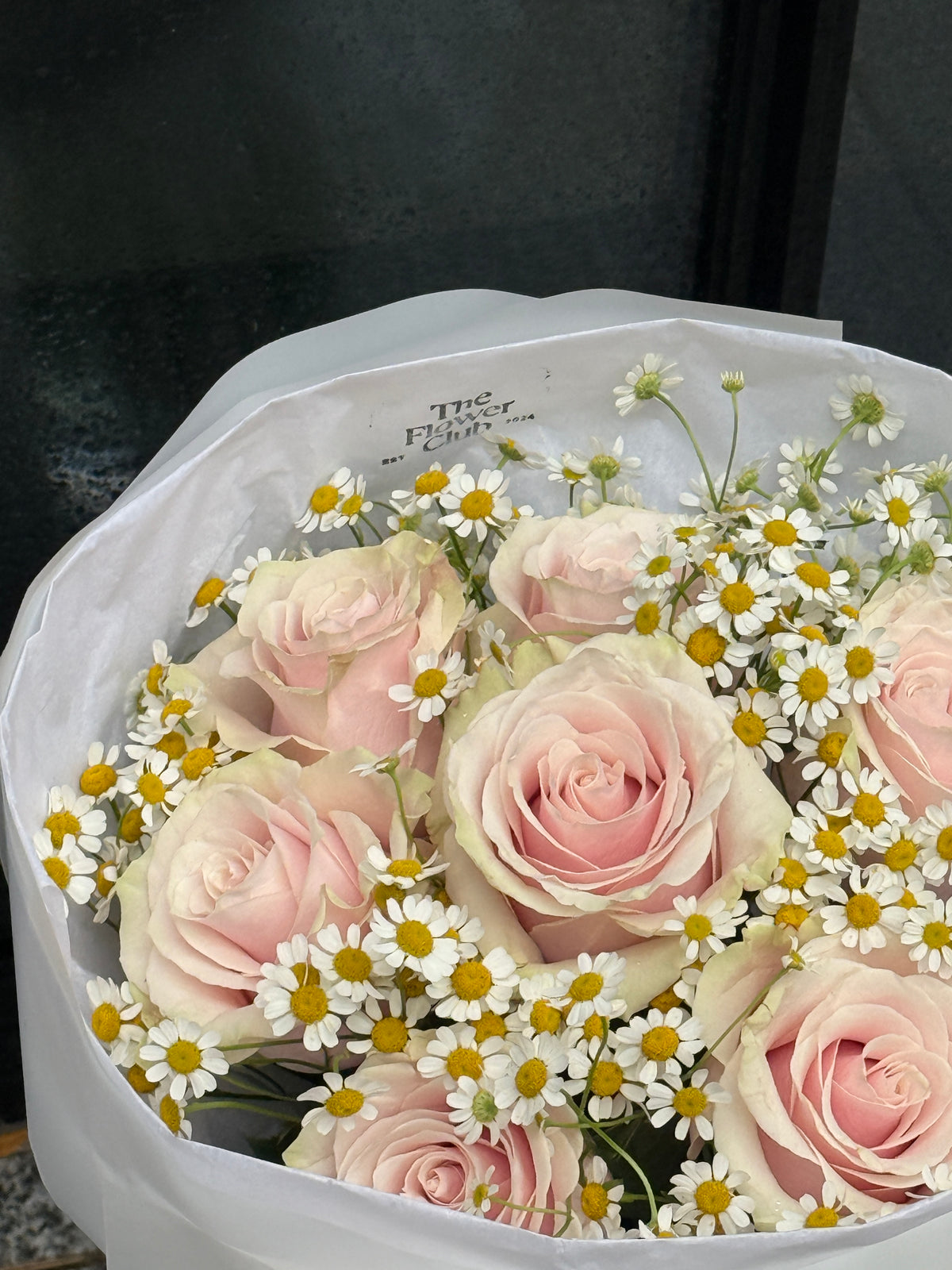 Luxury Pink Roses and Camomile Bouquet