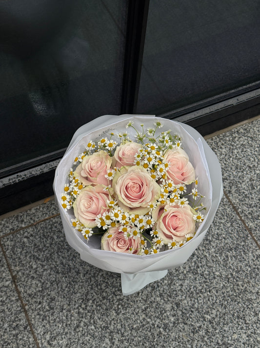 Luxury Pink Roses and Camomile Bouquet