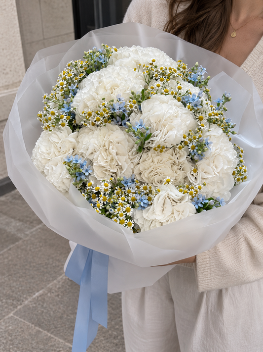 Clouds & Daisies Hydrangea Bouquet